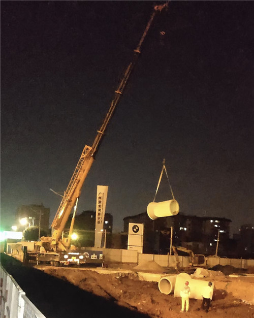 锦江区“弯臂矫正”—— 吊车的 “形变补偿” 技术