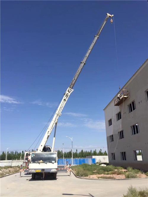 锦江区“轻装强干”—— 吊车的 “轻量化臂架” 技术